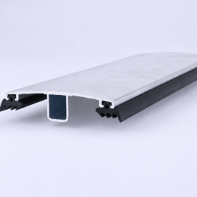 Aluminijast pokrivni profil z gumi tesnili, širine 60 mm STARI